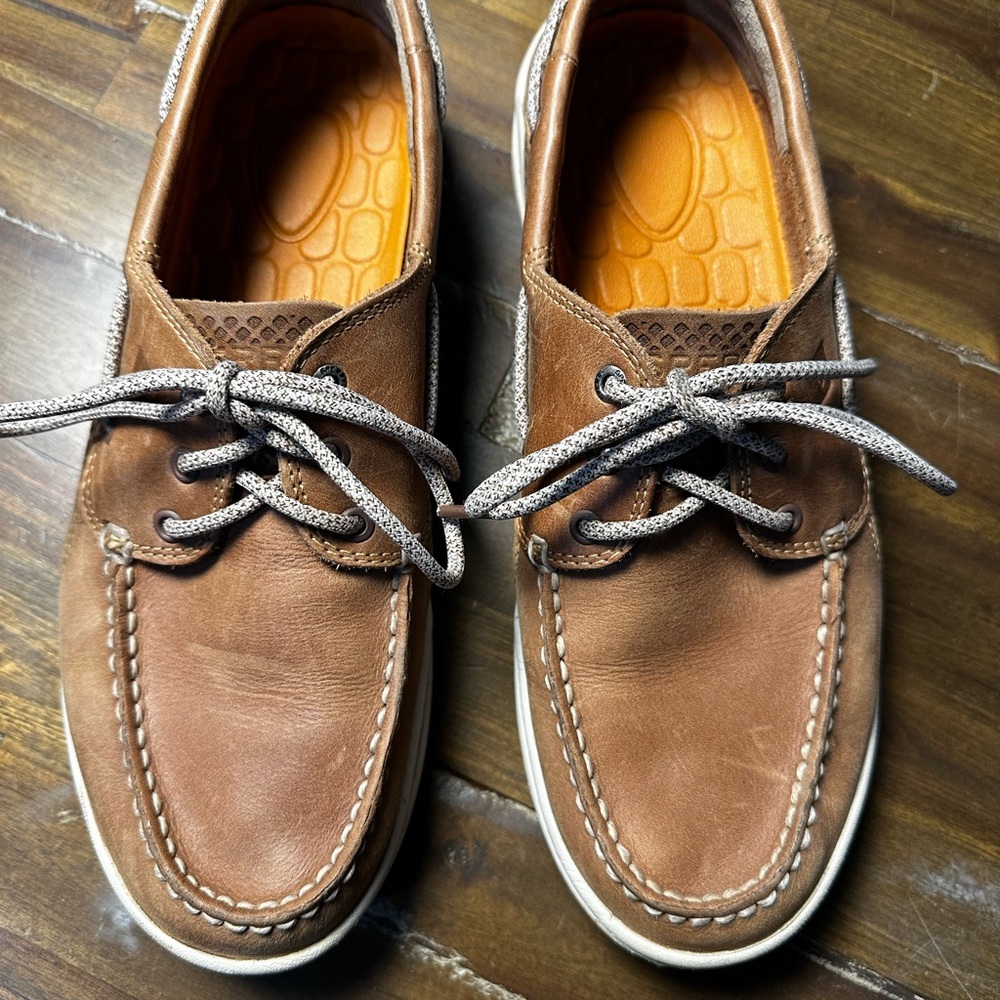 Sperry Brown Leather Boat Shoes with Moccasin Stitching